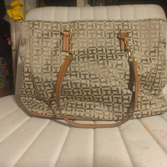 TH - ICONIC Tan Tote - Picture 2 of 5